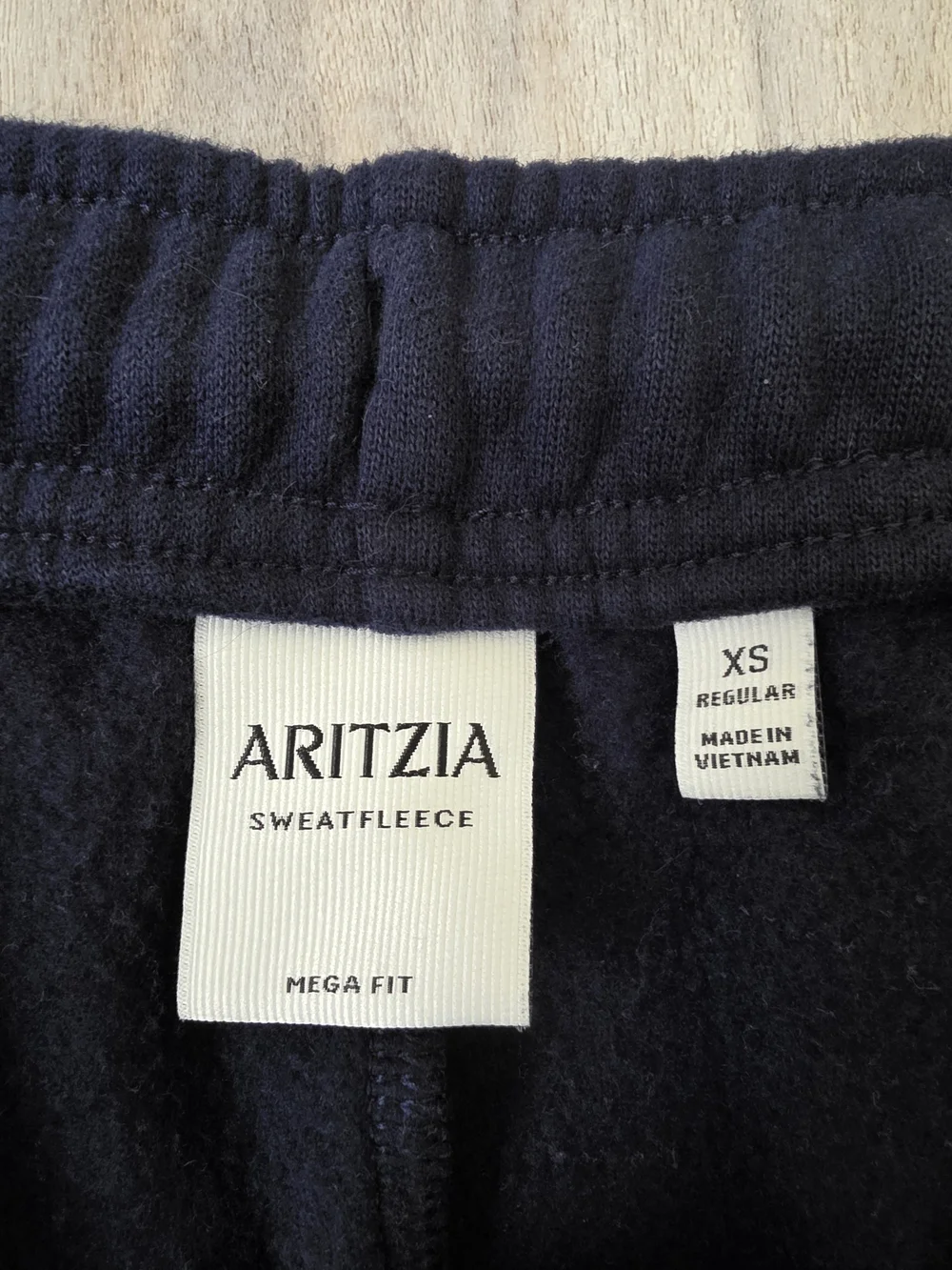 Aritzia Cozy Sweatfleece Mega Straight™ Sweatpant Size XS - Picture 9 of 16